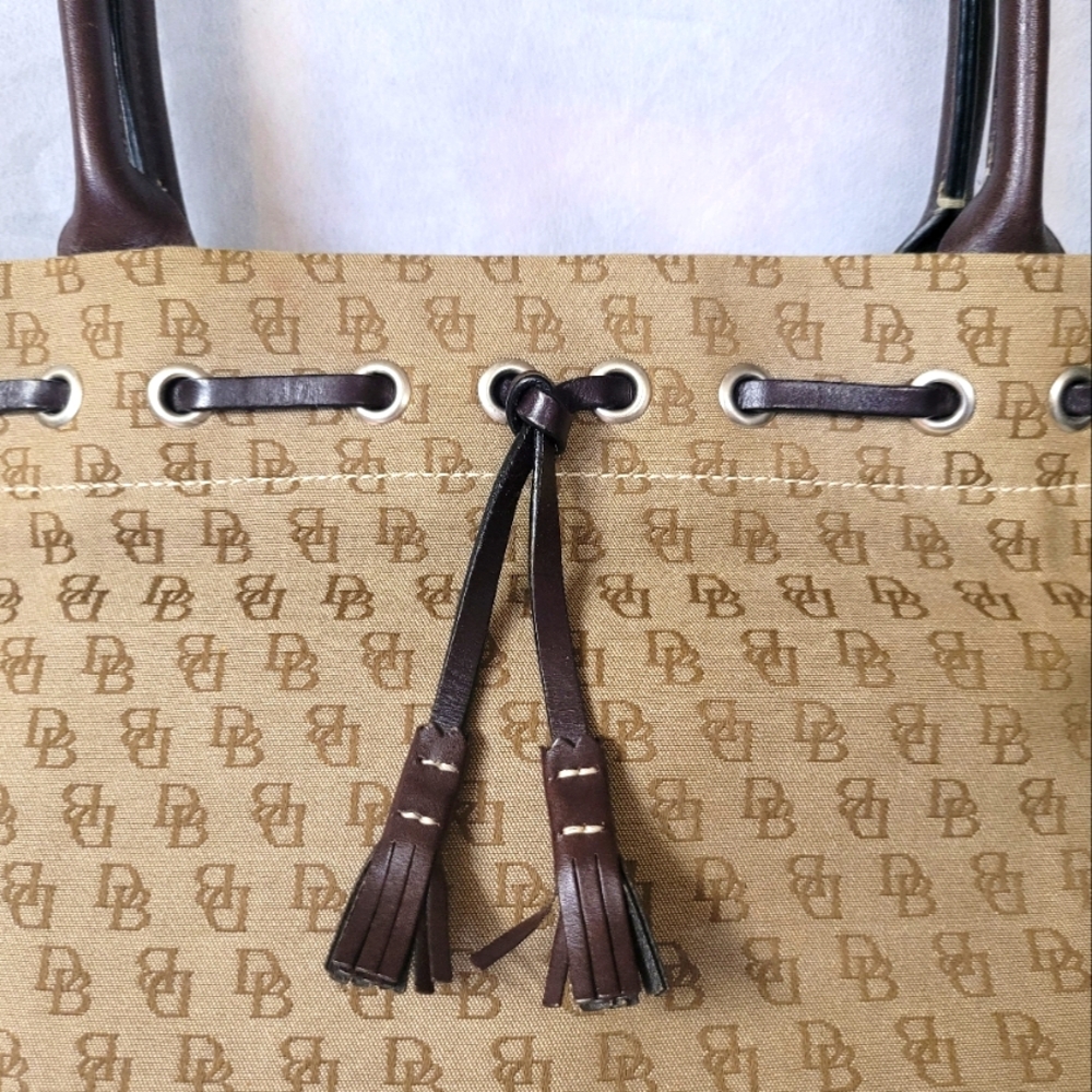 Dooney & Bourke Signature Canvas Tassle Shoulder Bag, Vintage Collectible - Picture 3 of 10